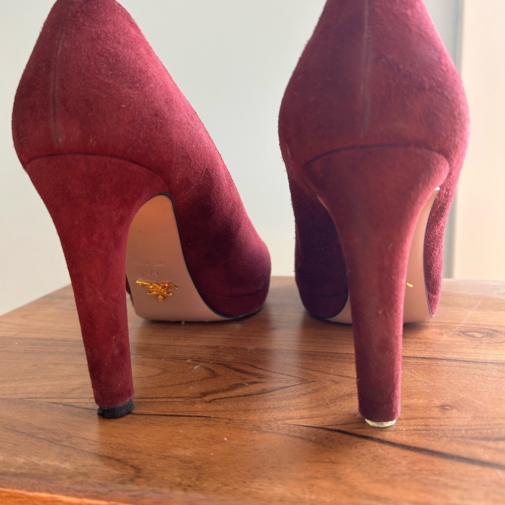PRADA | Iconic Curved Heel | Burgundy Suede - Picture 6 of 7